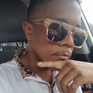 Meet your Posher, Ade